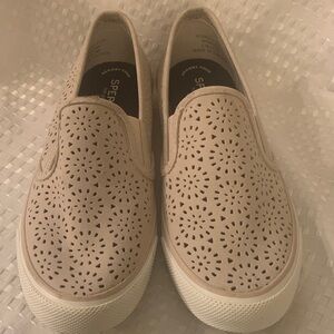 Sperry women’s cream slip-in shoes with a perforated design, size 9.5.